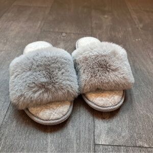 Cozy Gray Faux Fur Memory Foam Slippers